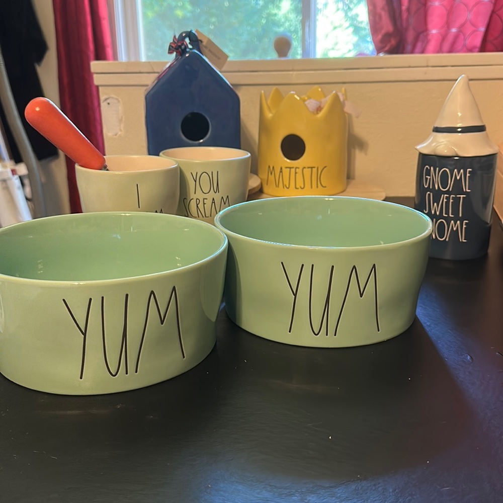 LIKE NEW Rae Dunn “Yum” Ceramic Dog Bowl